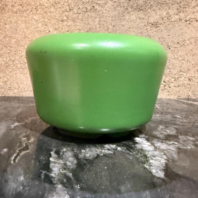 Gainey Pottery Modern Ceramic Planter or Pot in a Vibrant Green For Sale - Image 4 of 9