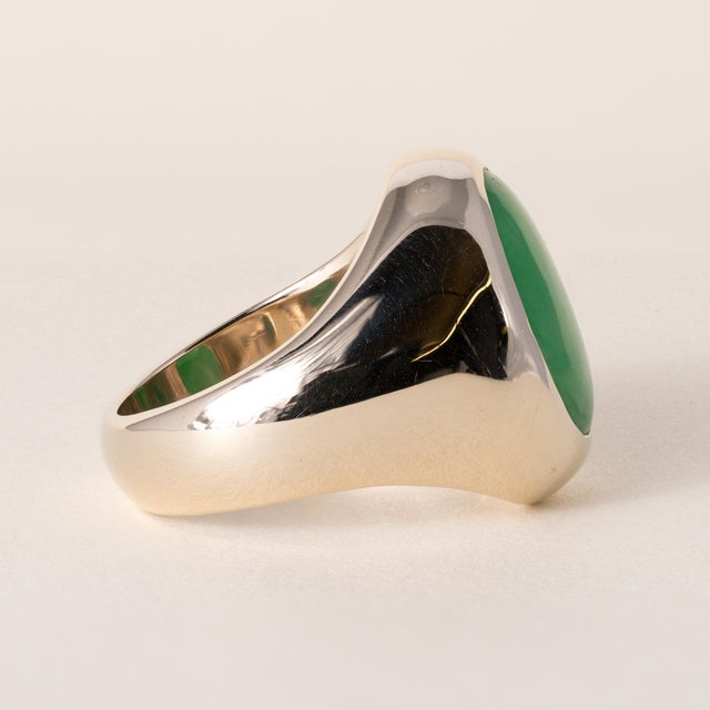 Gia Certified 6.17 Carat Jade No Treatment Bezel Set 18k Gold Vintage Ring, Size 7 For Sale - Image 4 of 6