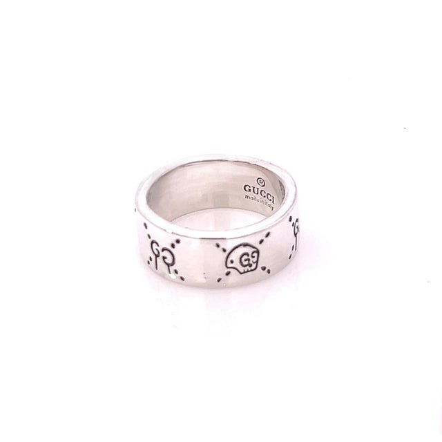 Late 20th Century Gucci Estate Engraved Ring Size 8 Sterling Silver 8.5 MM Height For Sale - Image 9 of 10