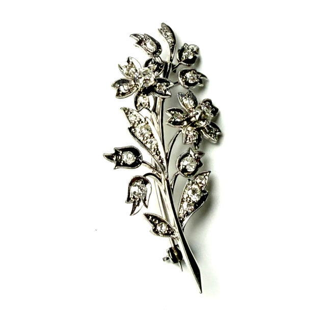 Vintage English 18 Karat White Gold Diamond 1 Carat Flower 2.2 Inch Long Brooch For Sale - Image 13 of 14
