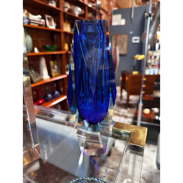 Vintage Italian Decorative Medium Murano Vase by Mandruzzato For Sale In Los Angeles - Image 6 of 6