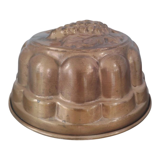 Vintage 1960s Copper Embossed Grape Cluster W/Leaves Round Jelly Mold Made in Italy Wall Decor For Sale