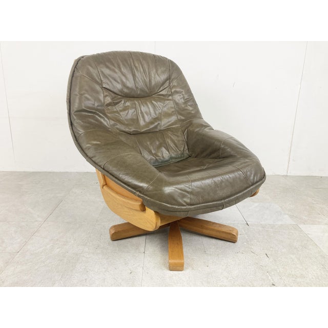 Wood Brutalist Oak and Leather Swivel Chair, 1970s For Sale - Image 7 of 12