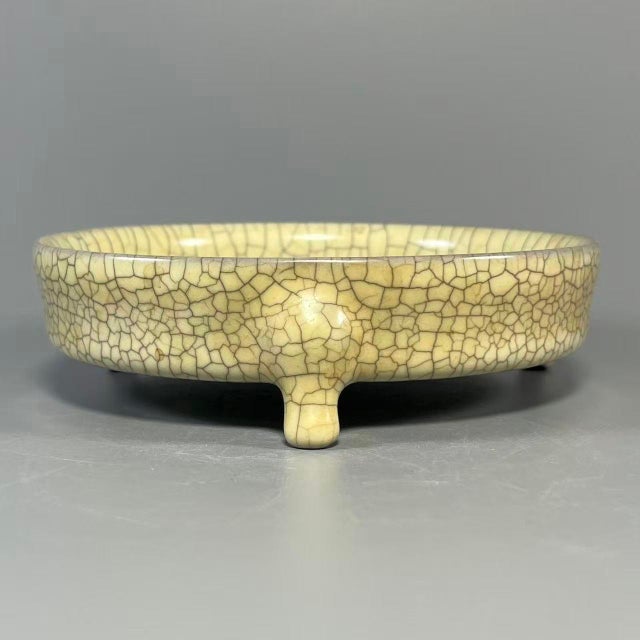 Vintage Chinese Ge Ware Crackle Glazed Tripod Dish With Creamy Ivory Body For Sale - Image 4 of 5