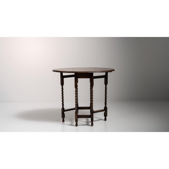 20th Century United Kingdom Rich Amber Oak Gateleg Table For Sale - Image 9 of 9