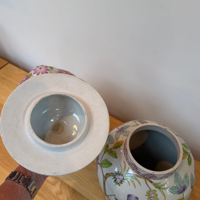 Pair of Altfield Hong Kong Hand-Painted Chinoiserie Porcelain Ginger Jars, 18” For Sale - Image 10 of 12