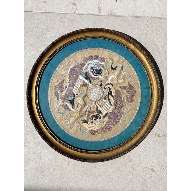 Silk embroidery depicting two guardian lions, framed in a gilt frame, 19th century. An elegant, hand-embroidered silk...