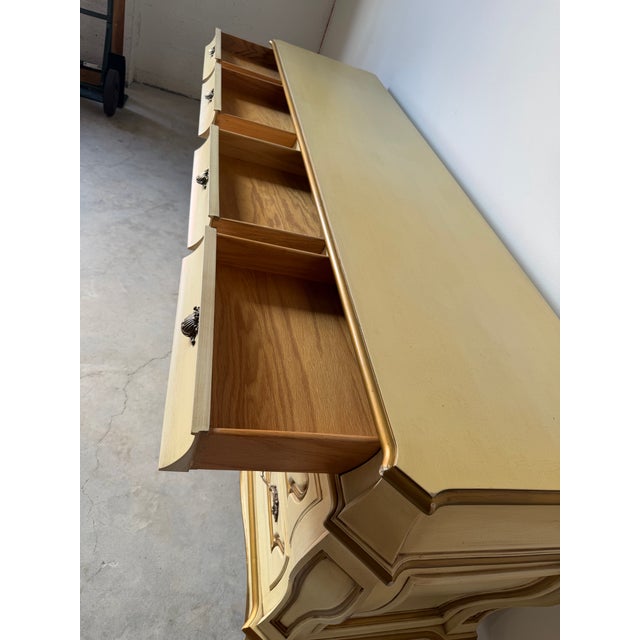 Ivory Vintage Karges French Provincial Louis XV-Style Eight-Drawer Dresser With Cabriole Legs & Ornate Brass Hardware For Sale - Image 8 of 17