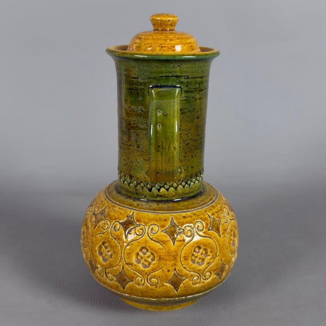 A rare and sought-after collector's piece, a pure expression of fine Italian ceramic craftsmanship. An exceptionally...