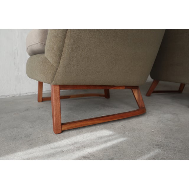 Wood Pair of Mid Century Barrel Lounge Chairs by Jens Risom For Sale - Image 7 of 11