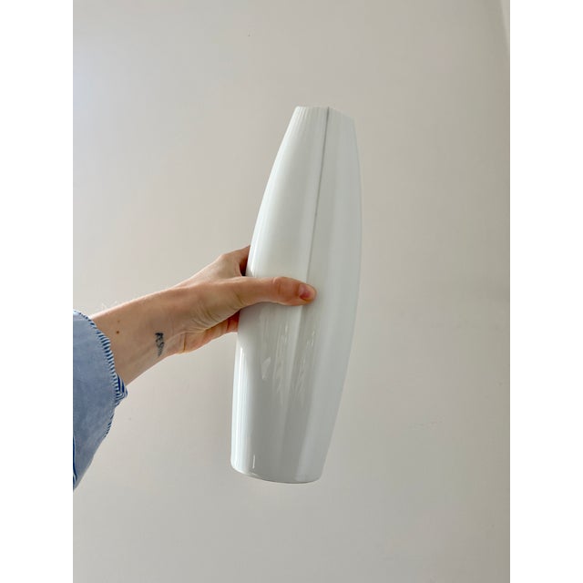 Vintage White Ceramic Model 2737 Vase by Tapio Wirkkala for Rosenthal Studio Line, 1950s For Sale - Image 9 of 11