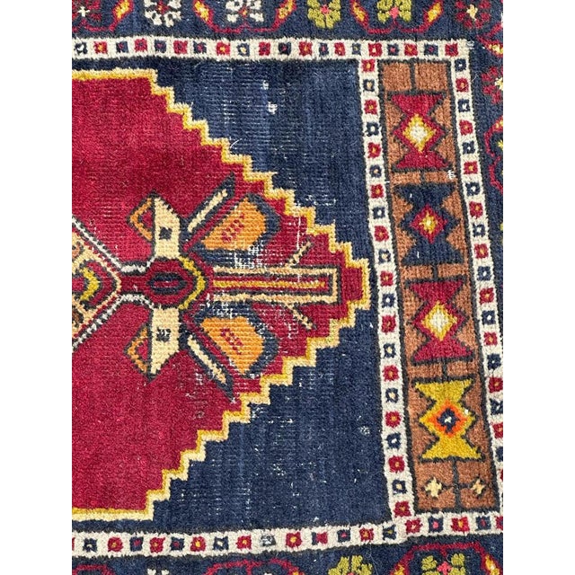 Small Mid-Century Turkish Yastik Rug, 1940s For Sale - Image 3 of 15