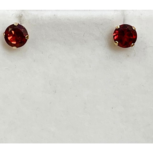 3.0 Carat Round Garnet Stud Post Earrings 14 Karat Yellow Gold For Sale - Image 4 of 18