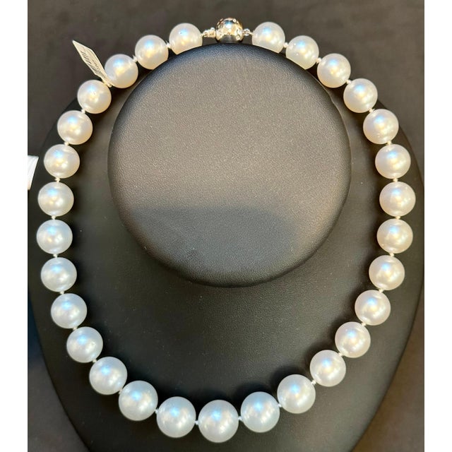 13-16.5mm White South Sea Round Pearl Necklace - AAA Quality, 29 Pieces +Diamond For Sale In New York - Image 6 of 18