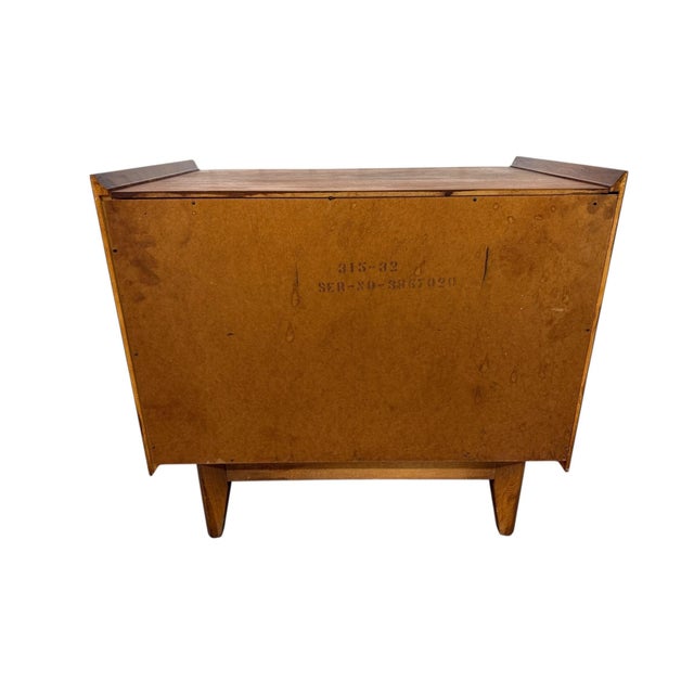 Mid-Century Modern Lane 1st Edition Walnut Nightstands - Refinished - Set of 2 For Sale - Image 10 of 10