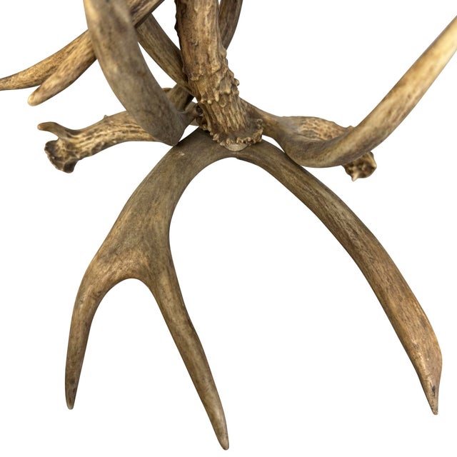 1970s Hand-Crafted Rustic Antler Table Lamp in Natural Finish, Lodge Style For Sale - Image 4 of 4
