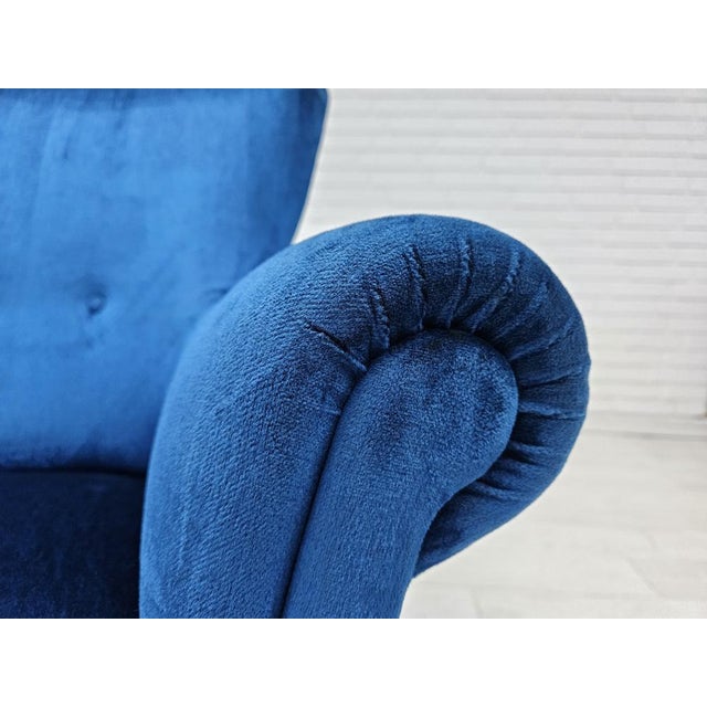 Danish 3-Seater Curved Sofa in Blue Furniture Velour & Beech Wood Legs, 1960s For Sale - Image 4 of 17