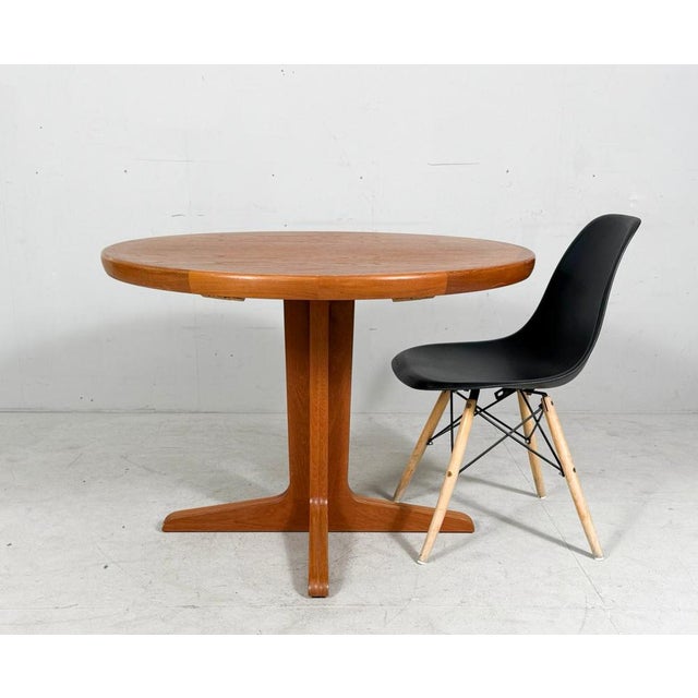 Contemporary Mid-Century Modern Extendable Dining Table in Teak from VV Møbler, 1960s For Sale - Image 3 of 18
