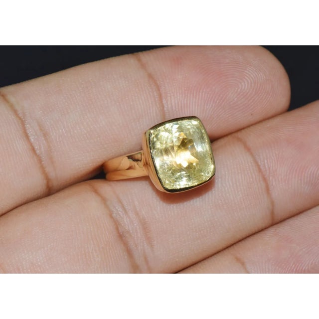 Early 21st Century GIA Certified Natural 11.45cts Ceylon Yellow Sapphire 18K Solid Gold Bezel Dome Ring, size 7 For Sale - Image 5 of 10