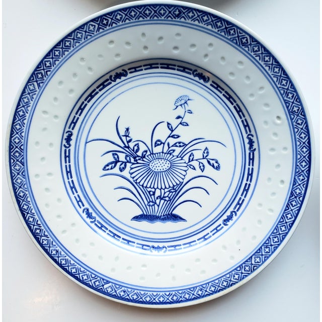 Vintage Jingdezhen Chinese Rice Grain Porcelain Dinner Plates - Set of 4 For Sale In Los Angeles - Image 6 of 7
