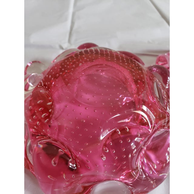 Raspberry Pink 1950s Archimede Seguso Pink Raspberry Murano Attributed Glass Bullicante Bowls - Set of 2 For Sale - Image 8 of 12