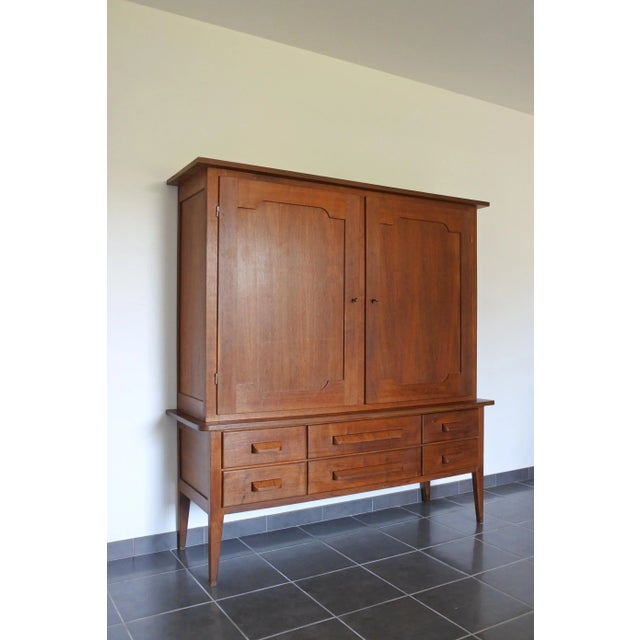 This buffet is made of solid oakwood and oak veneer. The cabinet features 6 drawers on the lower part and 2 doors on the...