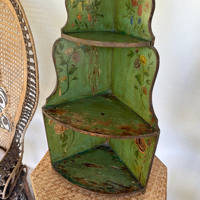 19th Century European Hand Painted Green Wooden Corner Wall Shelf With Floral Motifs For Sale - Image 4 of 12