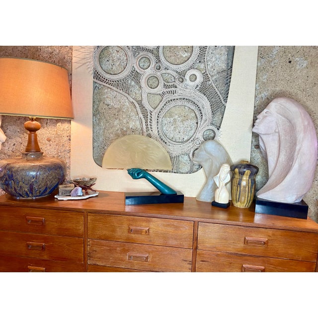 Art Deco 1984 Art Nouveau Hand Holding Frosted Lucite Fan With Imprinted Face Austin Productions Sculpture For Sale - Image 3 of 11