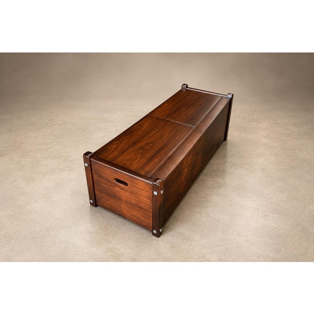 Wood Brazilian Rosewood “Sabará” Trunk by Sergio Rodrigues, Brazil, circa 1965 — Lot 1124 For Sale - Image 7 of 18