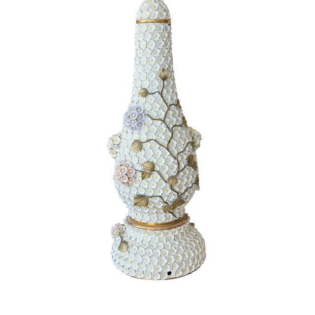 Meissen Style German Schneeballen Porcelain Snowball Vase Table Lamp.