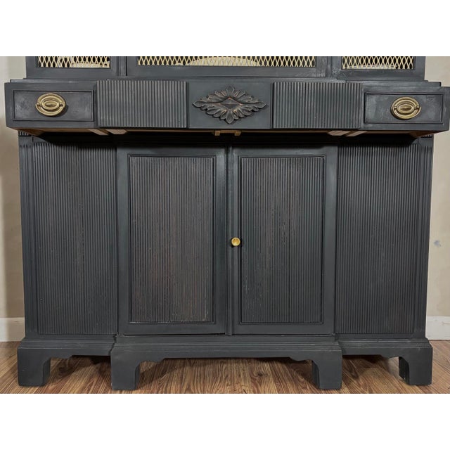 Mid 20th Century Modern Hollywood Regency-Inspired Ebony Display Cabinet With Brass Mesh Door For Sale - Image 9 of 11