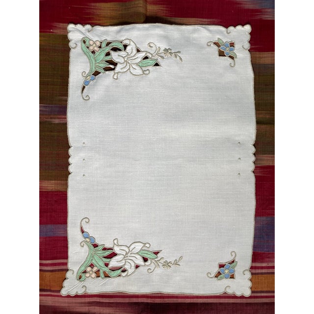 1960s Vintage Hand-Embroidered Linen Placemats- Set of 7 For Sale - Image 5 of 7