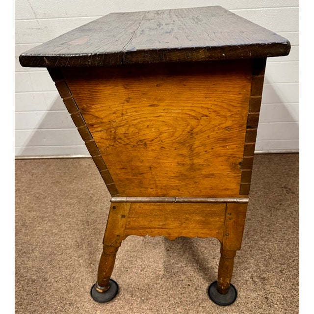 Nice 19th Century Dovetailed Pine Dough Box on Turned Legs With Cover For Sale - Image 9 of 11