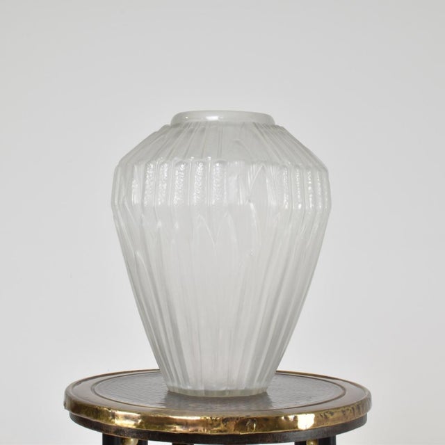 Transparent 1930s French Art Deco Frosted Glass Vase by André Hunebelle For Sale - Image 8 of 9