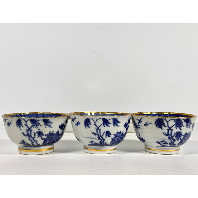 18th Century Chinese Export Blue & White Tea Bowls and Underplates With English Clobbering - Set of 5 For Sale - Image 9 of 13