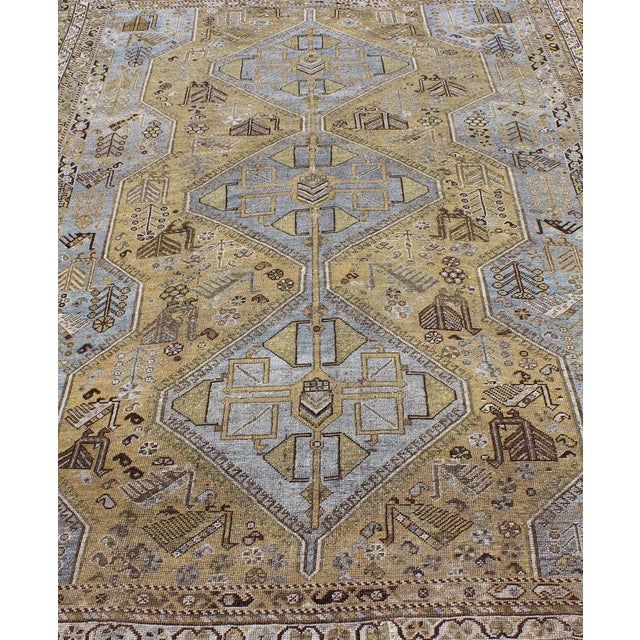 Early 20th Century Hand Knotted Vintage Persian Shiraz Rug Tri-Medallion Design in Lavender and Olive For Sale - Image 5 of 13