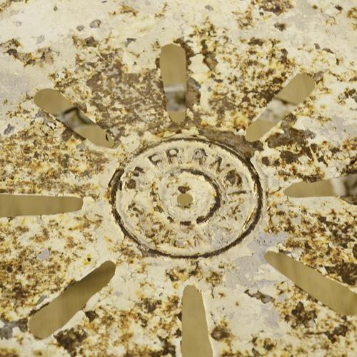 French White Iron Garden Chairs, 1900s, Set of 2 For Sale - Image 4 of 9