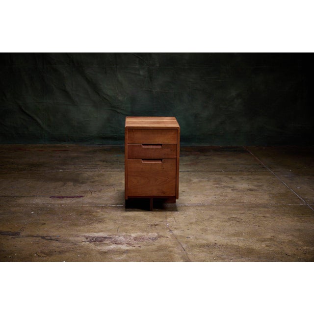 Mid-Century Modern Late 20th Century Three-Drawer Pedestal Table by George Nakashima For Sale - Image 3 of 9