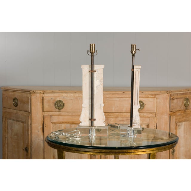 Mid 20th Century Mid Century Modern Italian Carved Pine Pilaster Table Lamps on Lucite Bases - a Pair For Sale - Image 4 of 12