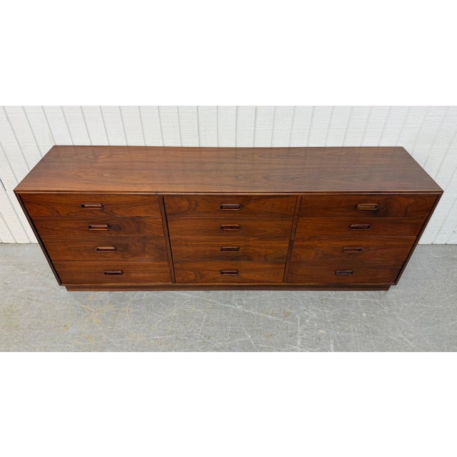 Jack Cartwright Mid-Century Modern Jack Cartwright Rosewood 12-Drawer Dresser For Sale - Image 4 of 11