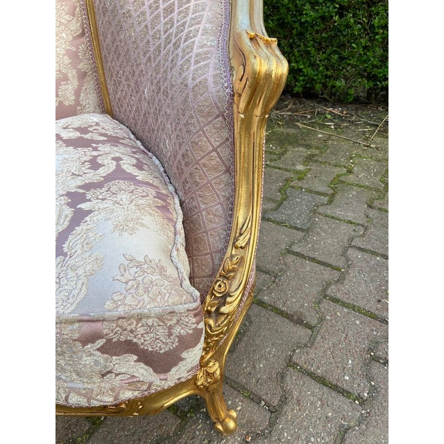 This elegant French settee dates to the early 1900s and displays the graceful proportions and refined craftsmanship...