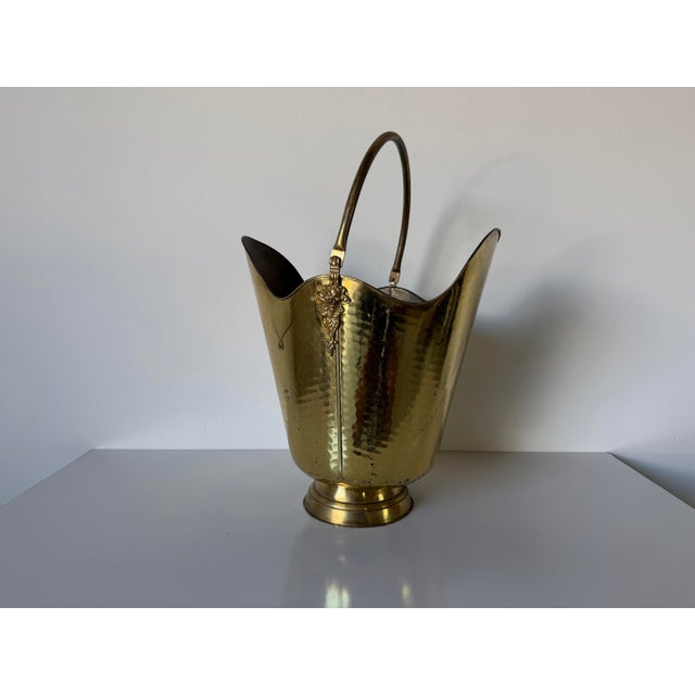 Vintage Hammered Brass Coal Scuttle Fireplace Bucket For Sale In Miami - Image 6 of 13
