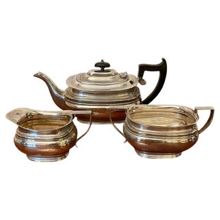 Edwardian Silver-Plated Tea Set Stamped Goldsmiths & Silversmith, Set of 3 For Sale