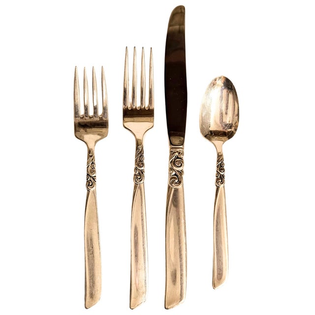 This is easily my favorite design- Oneida south seas silverplate. Heavy weight, gorgeous carved wave design. It's supposed...