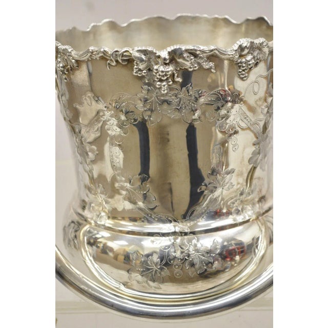 1900 - 1909 Antique Bscep English Victorian Silver Plated Grapevine Ice Bucket With Handle For Sale - Image 5 of 11