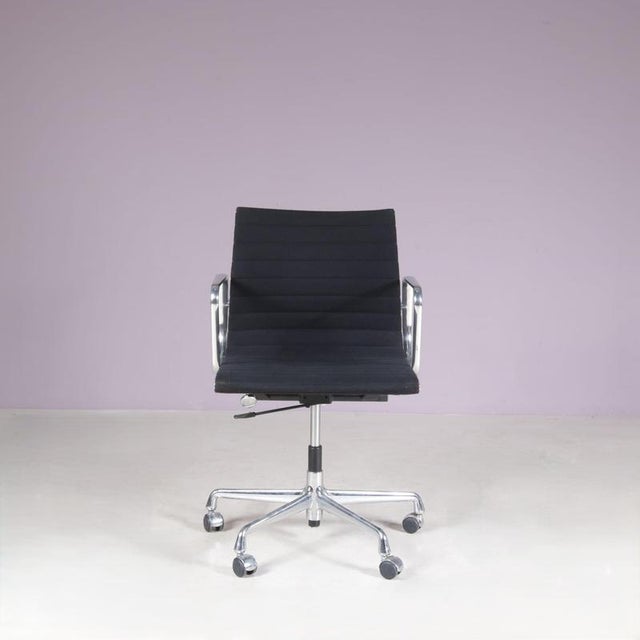 Model EA118 Desk Chair with Chrome Base, Black Hopsack Upholstery and Aluminium Armrests by Charles & Ray Eames for Vitra, Germany, 2000s For Sale - Image 11 of 15