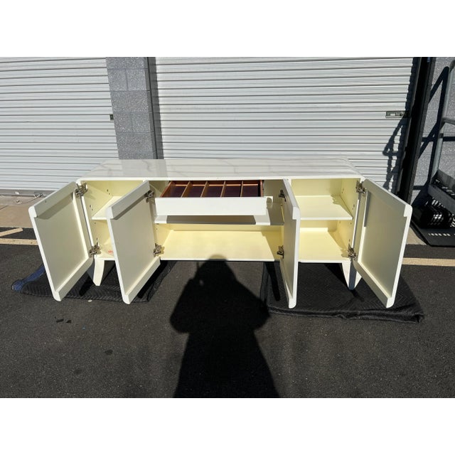 1980 Karl Springer White Faux Marble Lacquer Credenza For Sale In New York - Image 6 of 8