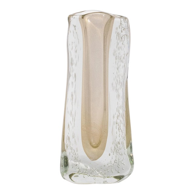 Hand-Blown Murano Modern Fluid Vase in Clear With 24-Karat Gold Flecks and Bubbles For Sale