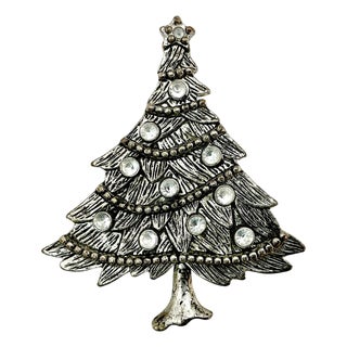 1980s Vintage Americana Boho Chic Burnished Silver Tone Bejeweled Christmas Tree Brooch. For Sale
