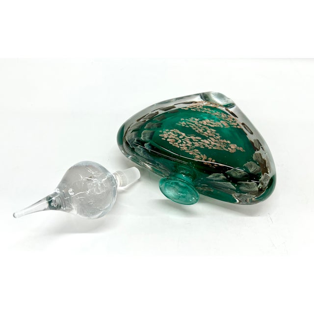 Vintage Mid Century Emerald and Gold Hand Blown Art Glass Perfume Bottle With Clear Glass Stopper For Sale In Detroit - Image 6 of 7